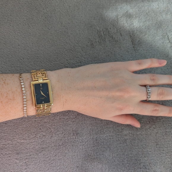 Givenchy gold tone watch - Picture 12 of 13